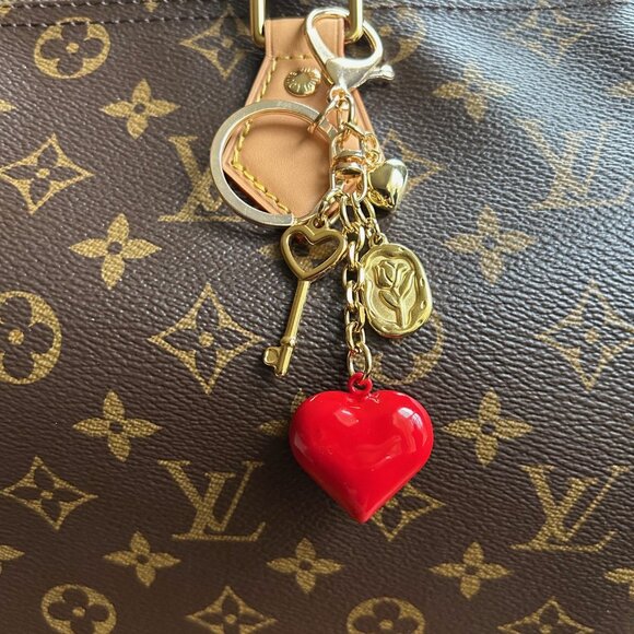 HEARTS AND FLOWERS Bag Charm Gold Tone 🌺 - Picture 5 of 9